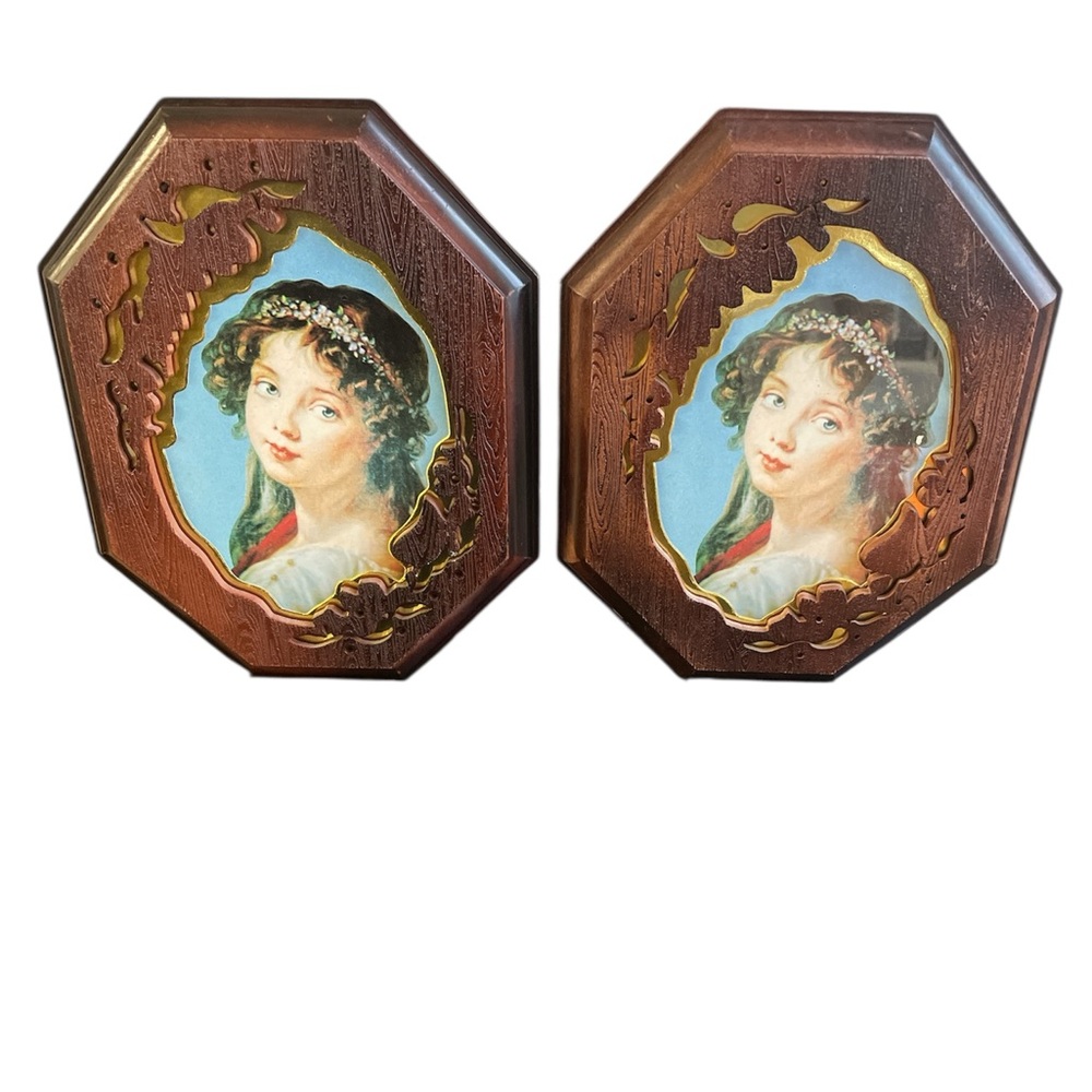 3/$25🎞️Pair Vintage Faux Wood Carved Cut Out Plastic Portrait Wall Frames